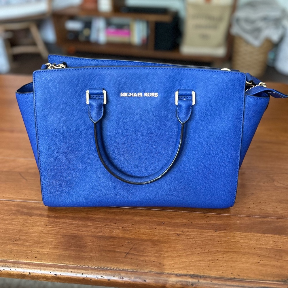 MICHAEL Michael Kors Selma Blue Saffiano Leather
Satchel
